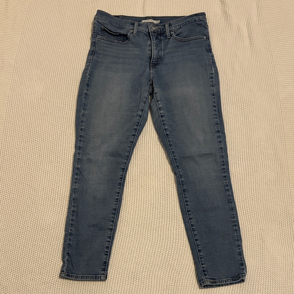 Levi's Women's Skinny Jeans in Dark Blue